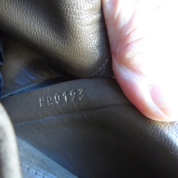 Louis Vuitton Taupe Suede Ankle Booties w/ Front V Logo – IT 40.5B (US 10.5 M) - Picture 7 of 16